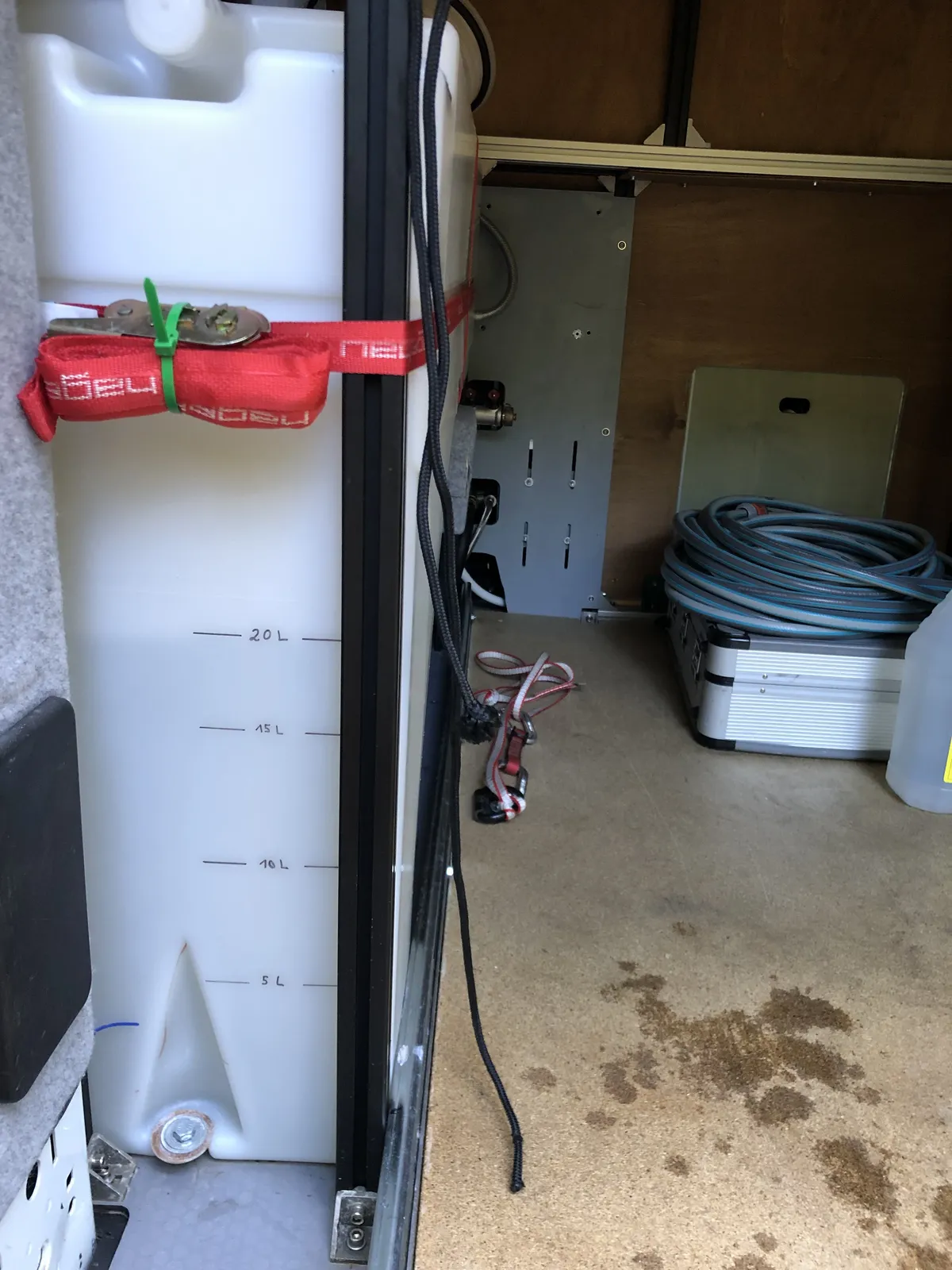 Der Frischwassertank in unserem Campervan