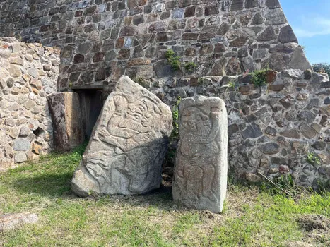 altText