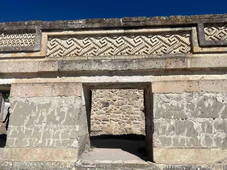 altText