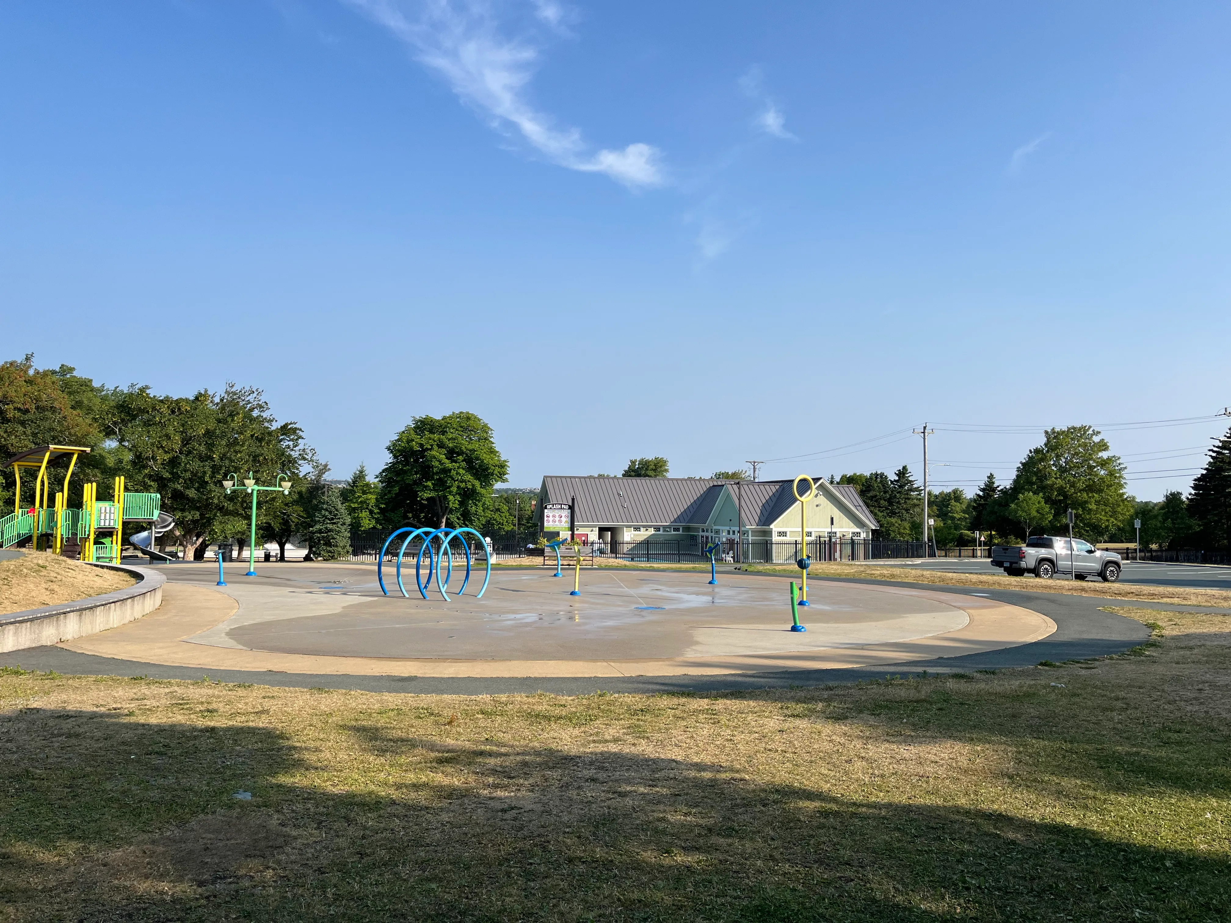 Spalshpad und Schwimmbad im Park